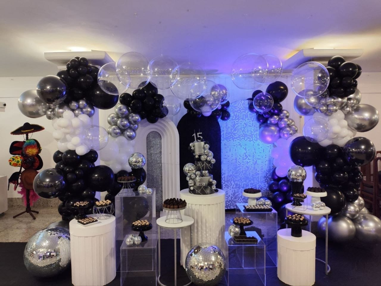 Decoração de festa de 15 anos na Maison Orange Classique em Vitória ES